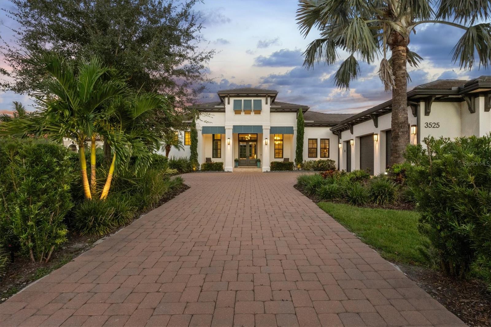 FOUNDERS CLUB - Residential