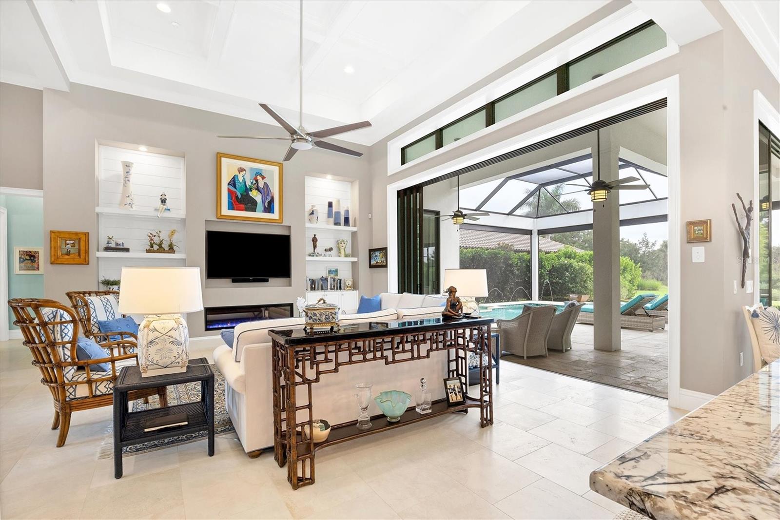 FOUNDERS CLUB - Residential