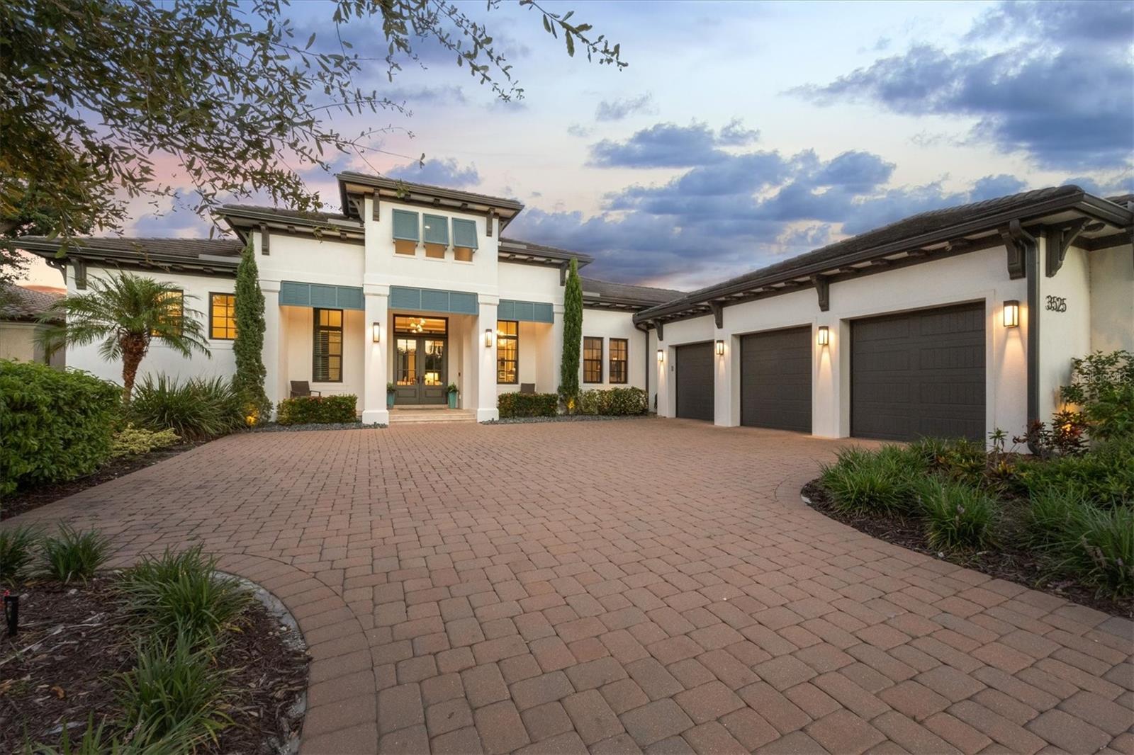 FOUNDERS CLUB - Residential