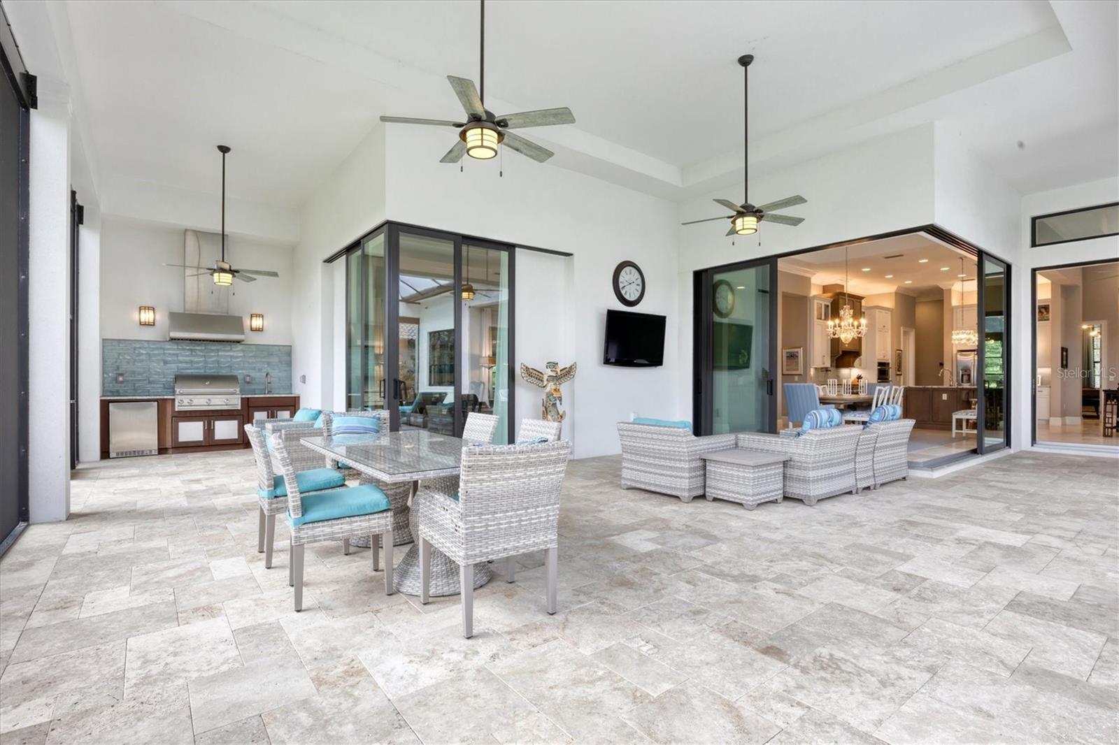 FOUNDERS CLUB - Residential