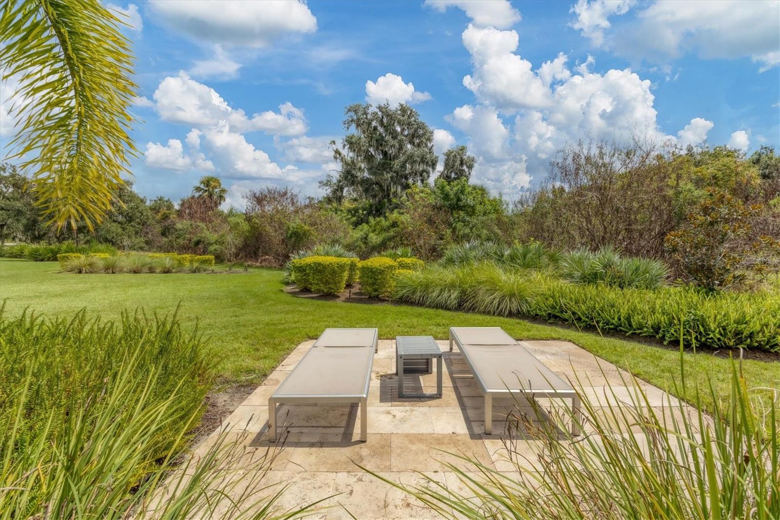 FOUNDERS CLUB - Residential