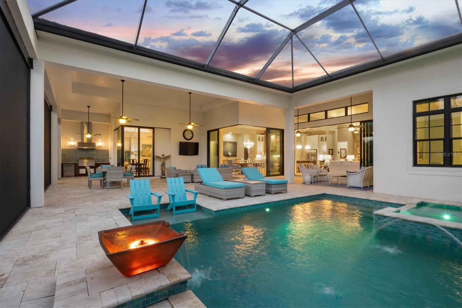 FOUNDERS CLUB - Residential