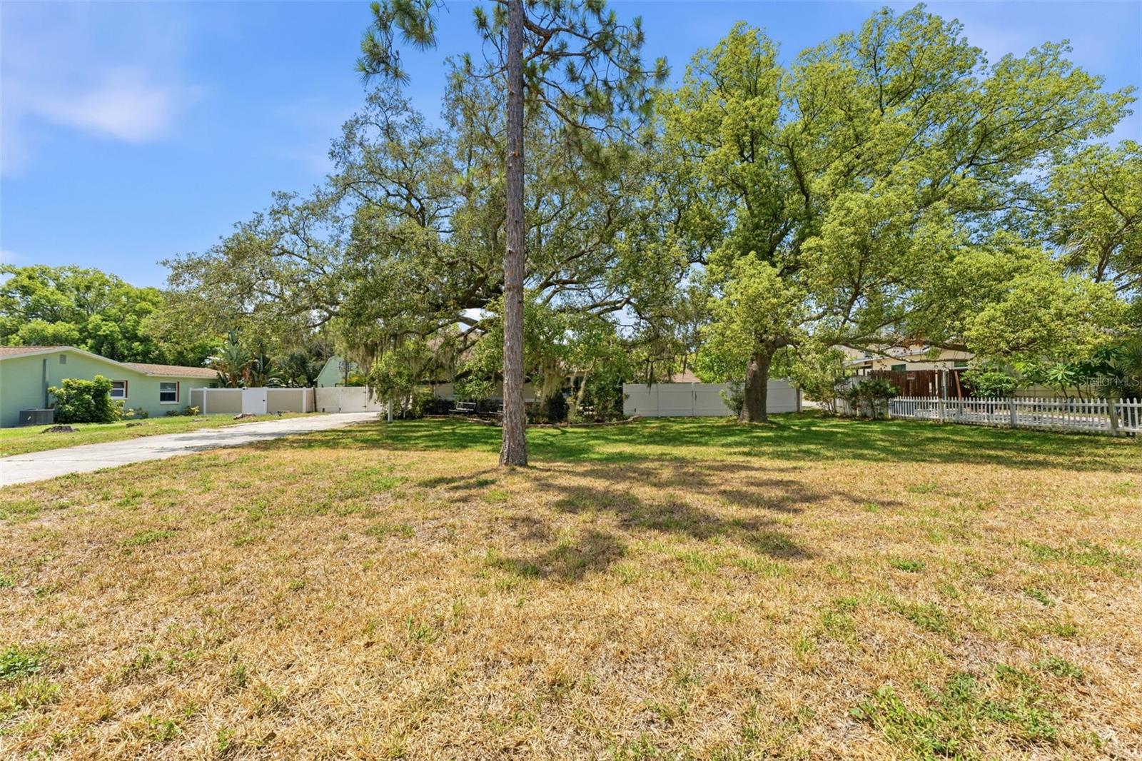 RED OAK HILLS - Residential