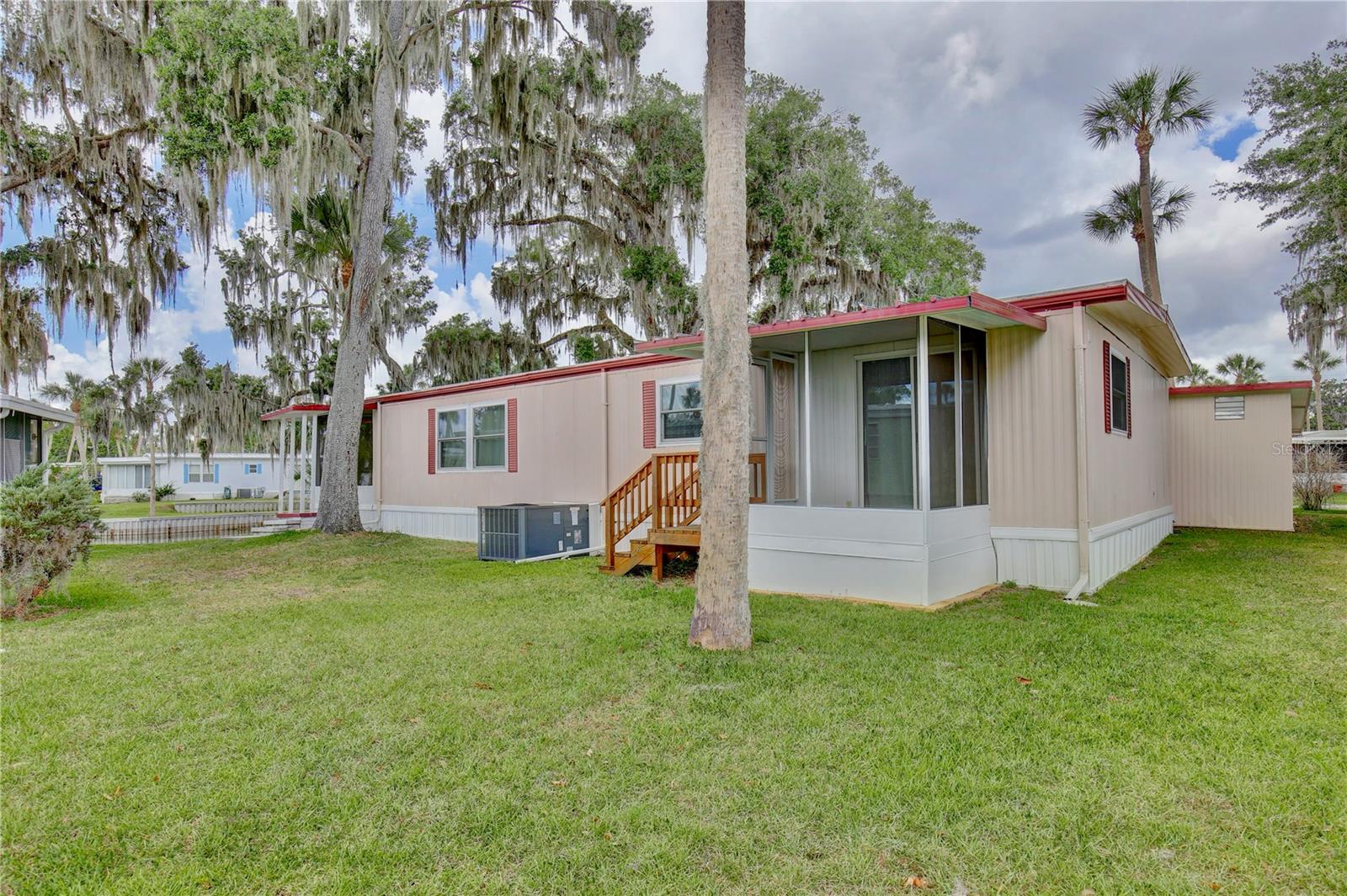 EUSTIS COUNTRY CLUB MANOR MHP UNIT 02A - Residential