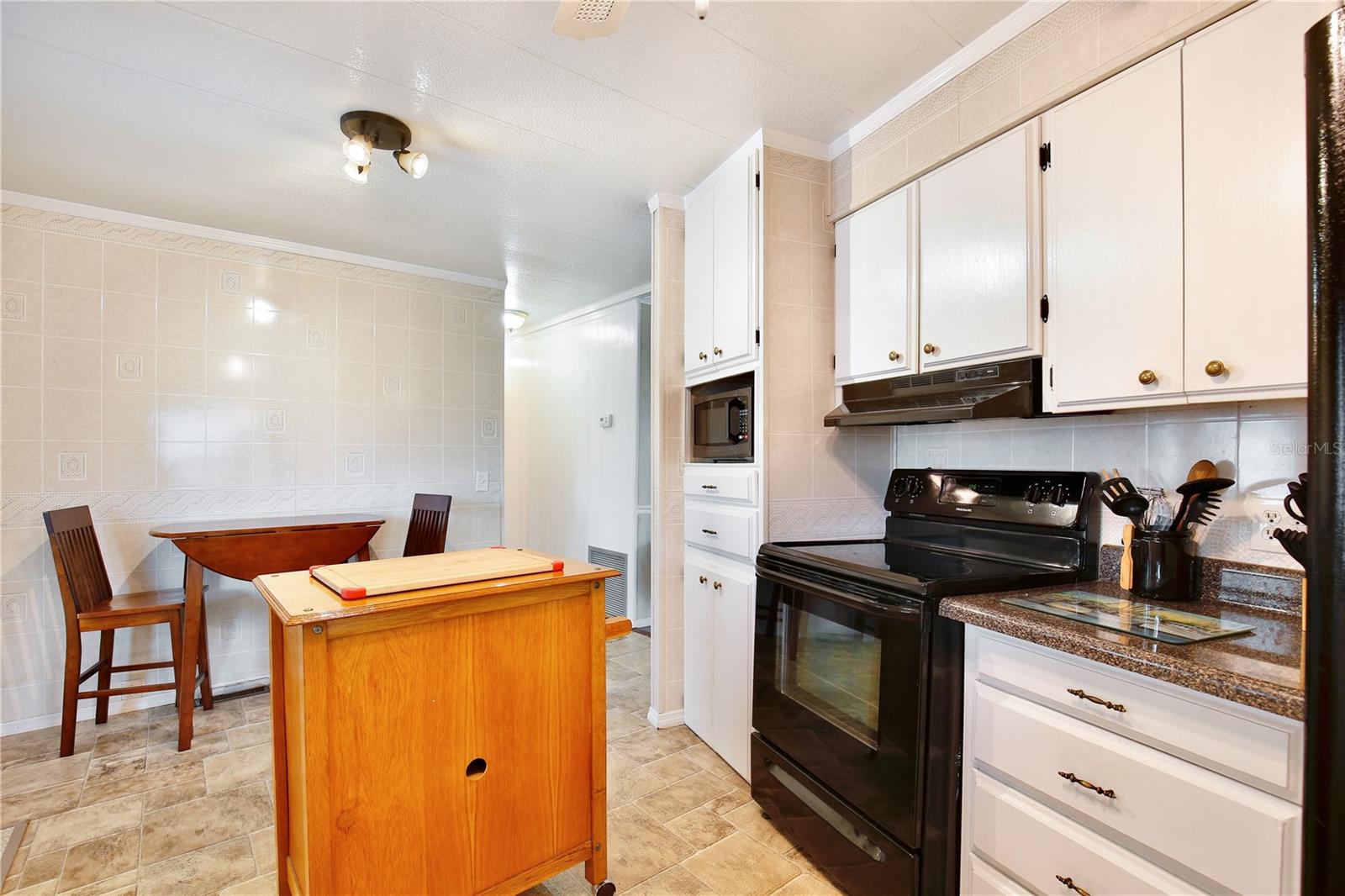 EUSTIS COUNTRY CLUB MANOR MHP UNIT 02A - Residential