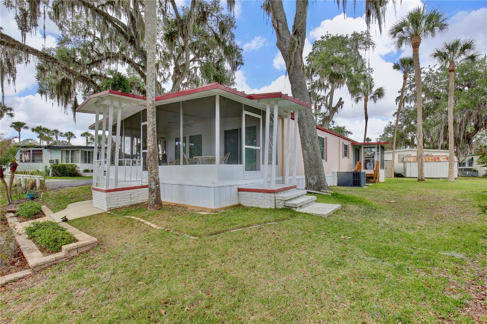EUSTIS COUNTRY CLUB MANOR MHP UNIT 02A - Residential