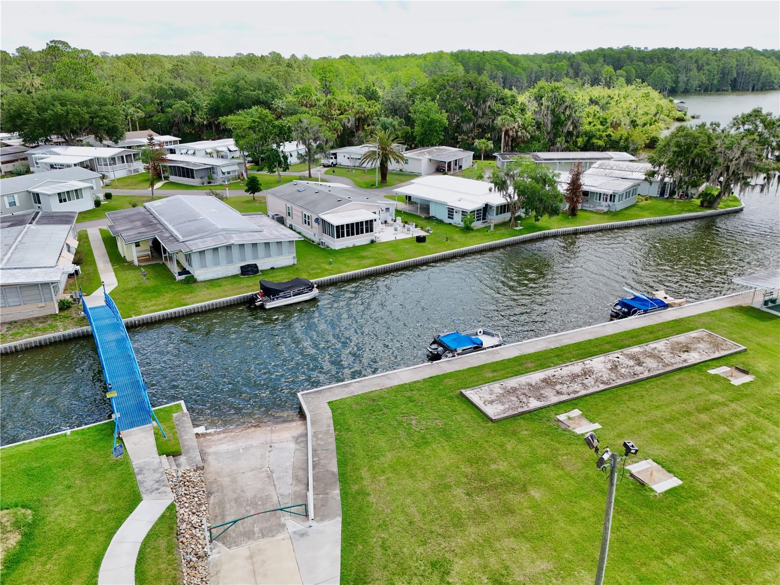 EUSTIS COUNTRY CLUB MANOR MHP UNIT 02A - Residential