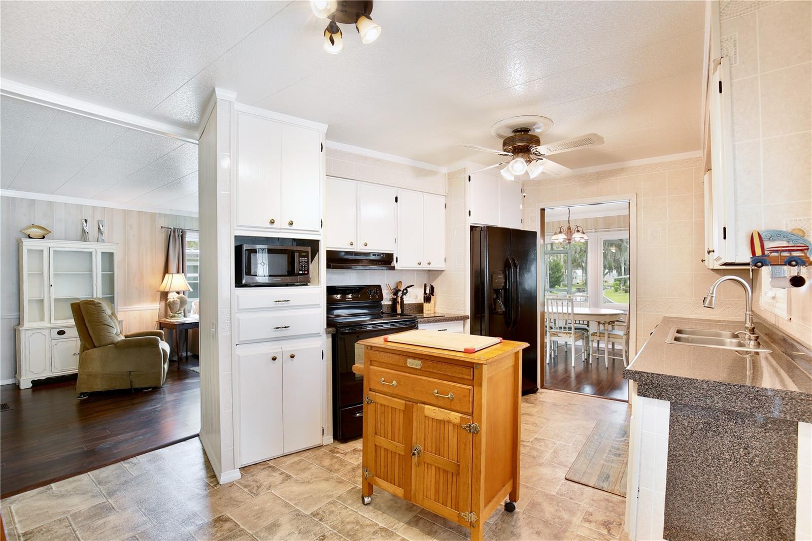 EUSTIS COUNTRY CLUB MANOR MHP UNIT 02A - Residential
