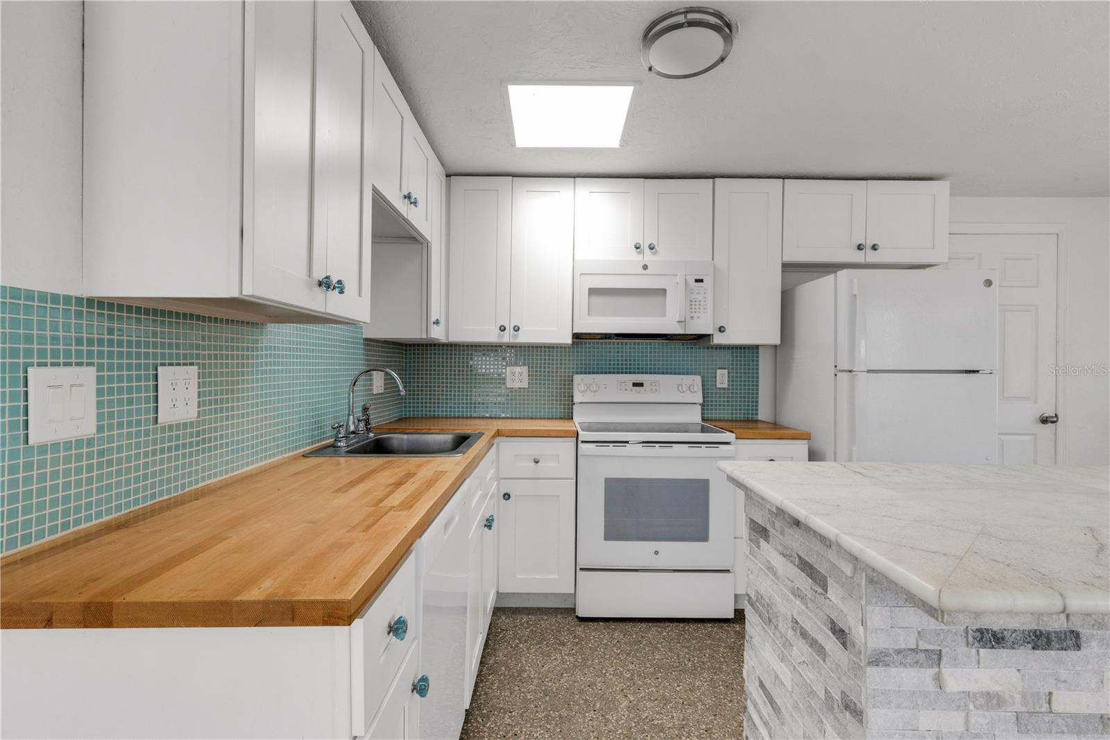 RIDGEWOOD ESTATES ADD 03 RESUB 01 - Residential