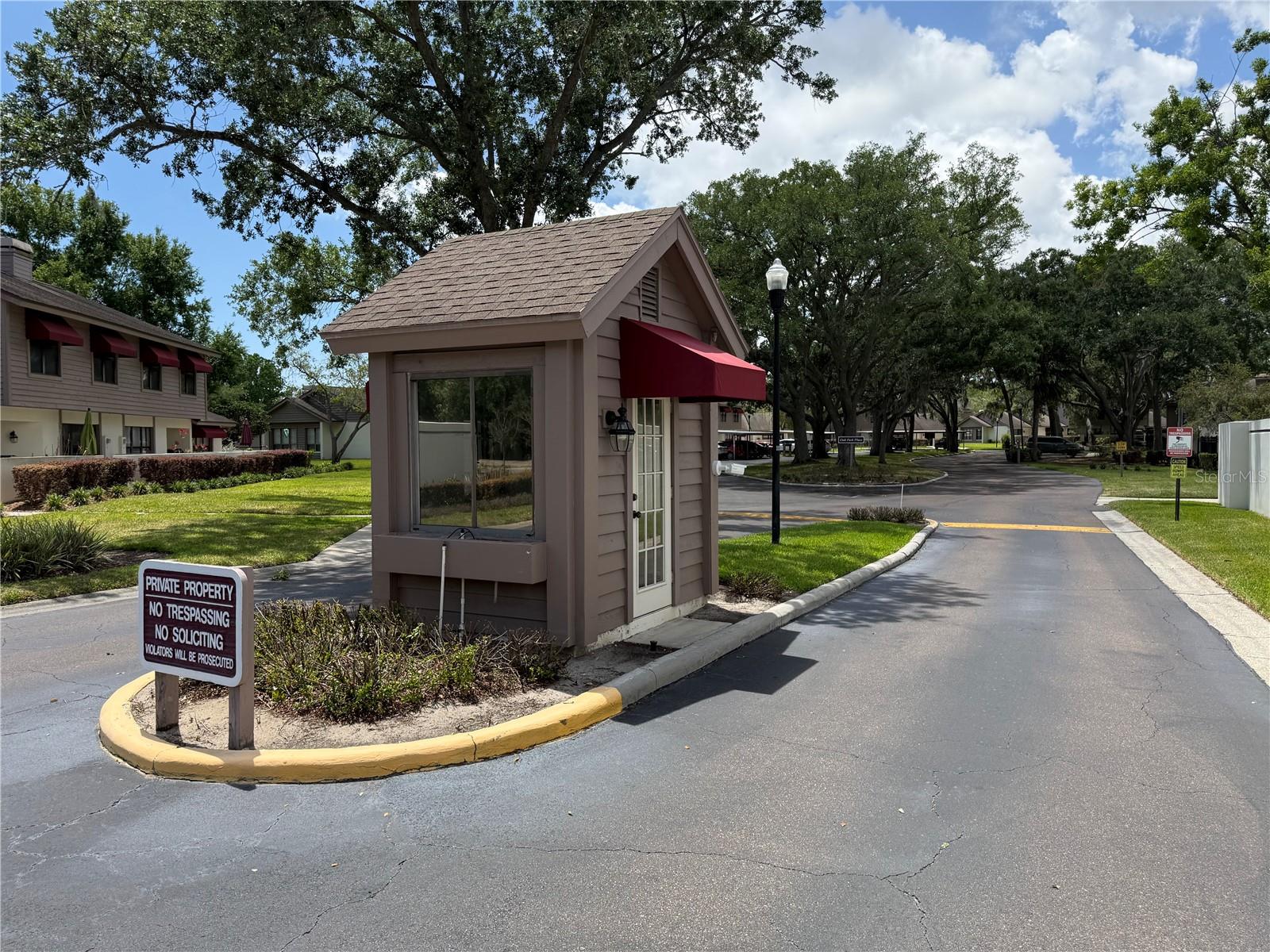 OAK PARK TWNHMS - Residential