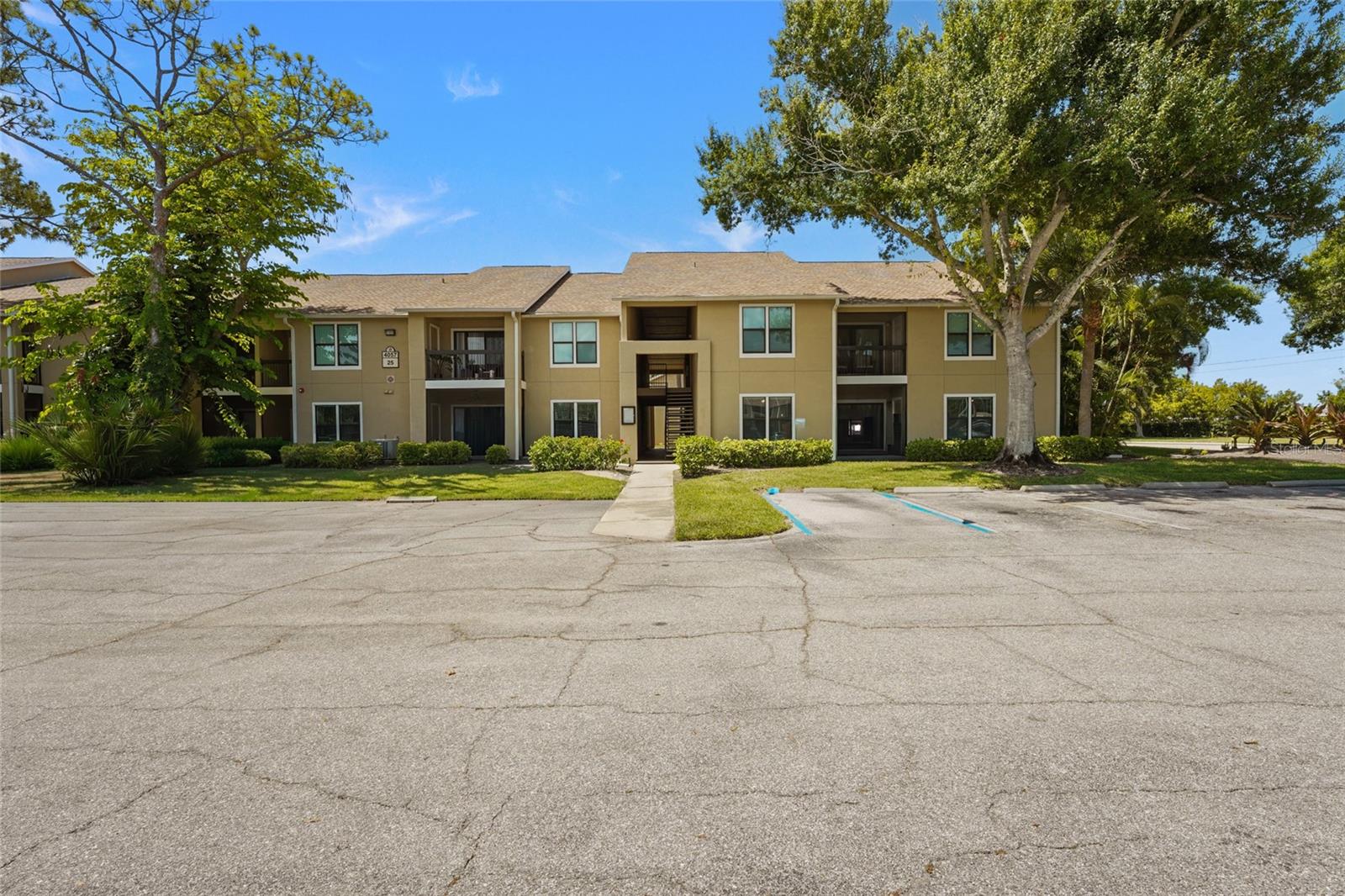 VINTAGE GRAND - Residential