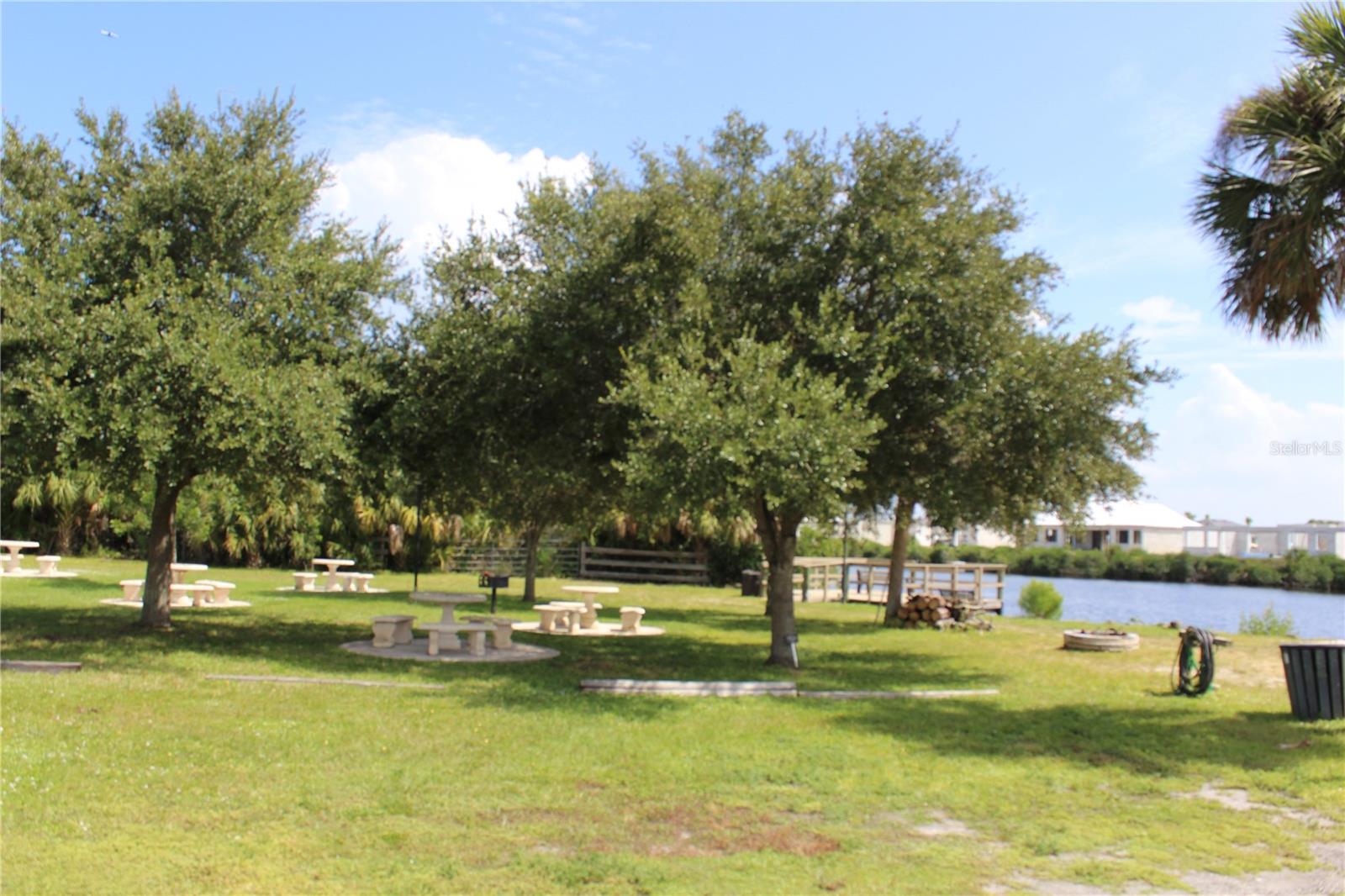 VILLAGE HOLIDAY LAKE - Land