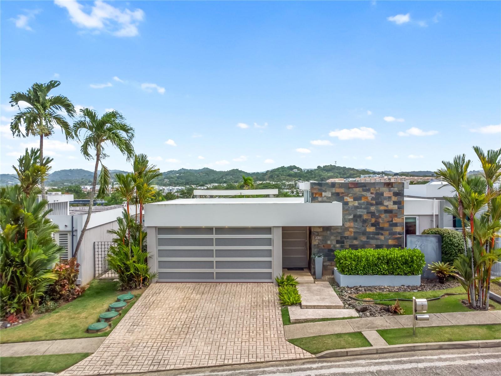 LA VILLA DE TORRIMAR 236, REY FERNANDO, GUAYNABO - Residential