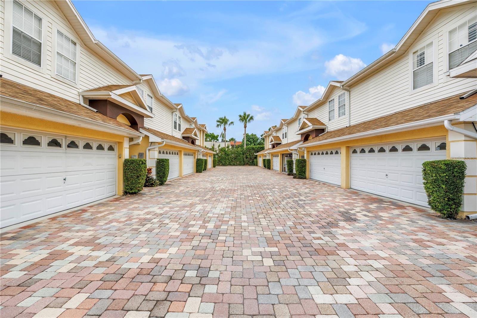 ESTANCIA PLACE TWNHMS - Residential