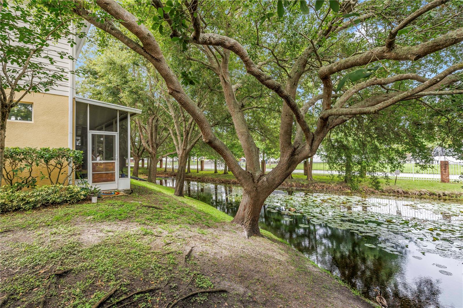 ESTANCIA PLACE TWNHMS - Residential