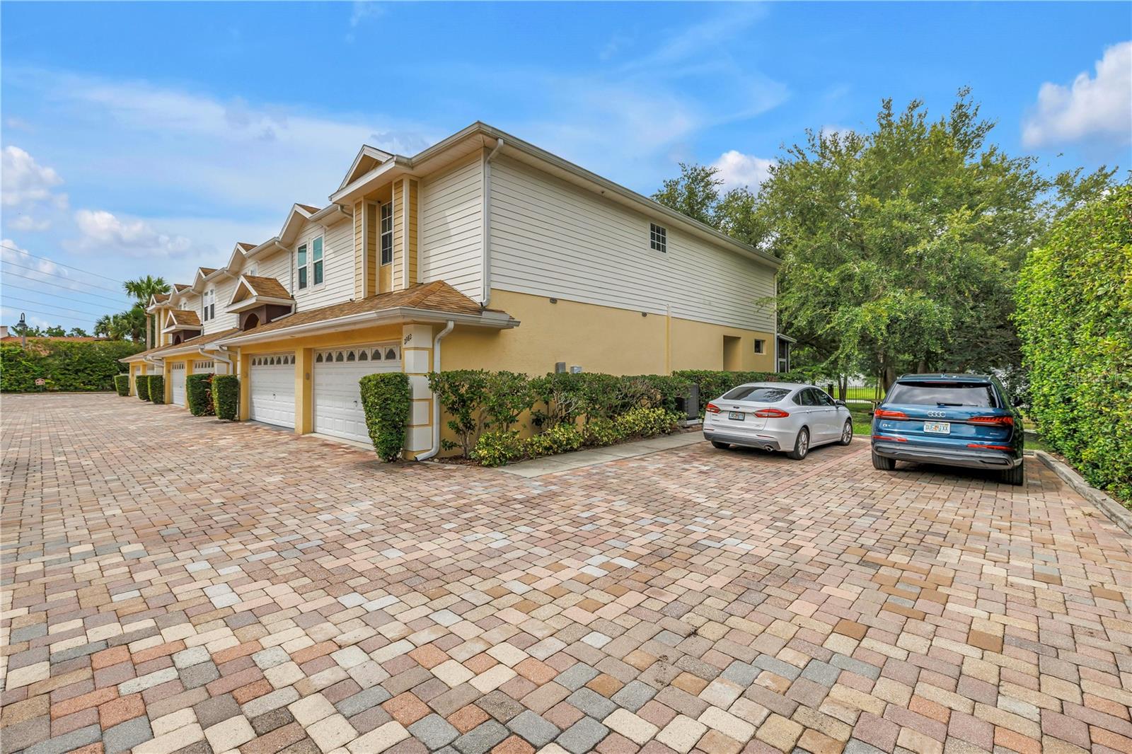 ESTANCIA PLACE TWNHMS - Residential