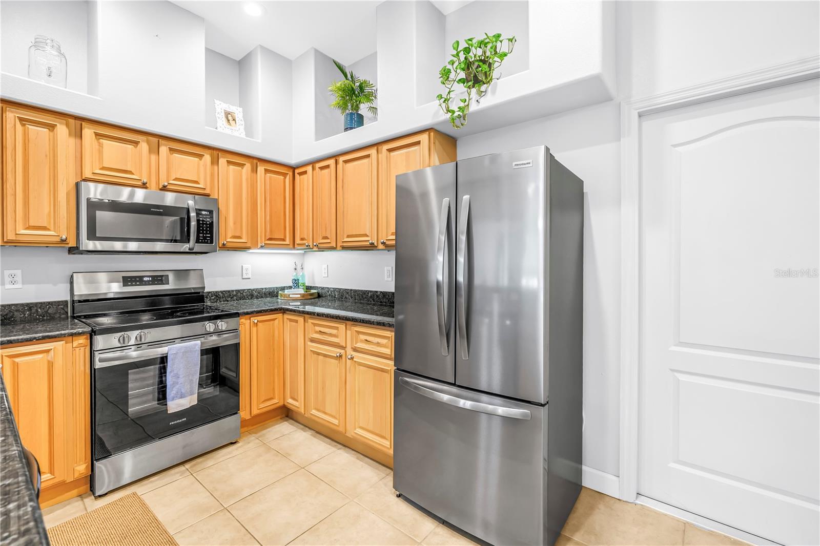 ESTANCIA PLACE TWNHMS - Residential