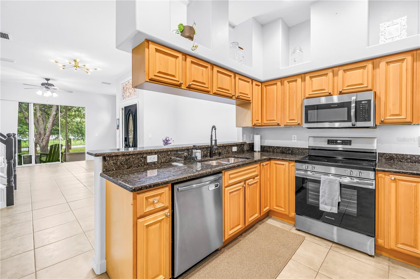 ESTANCIA PLACE TWNHMS - Residential