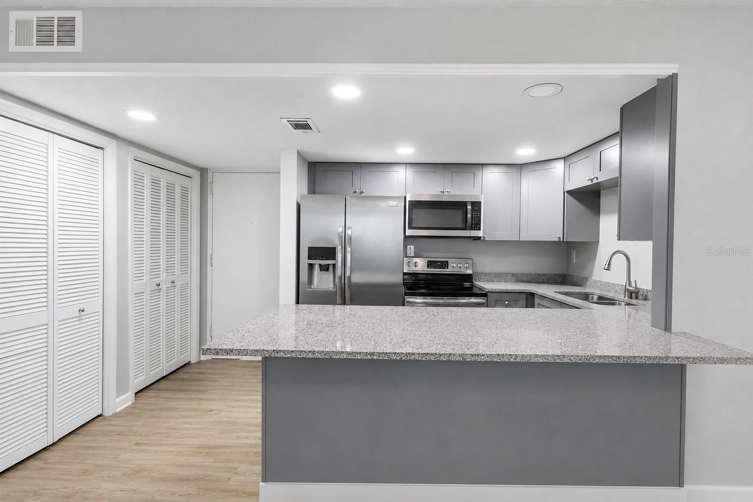 BAYSHORE TOWERS A CONDO - Residential