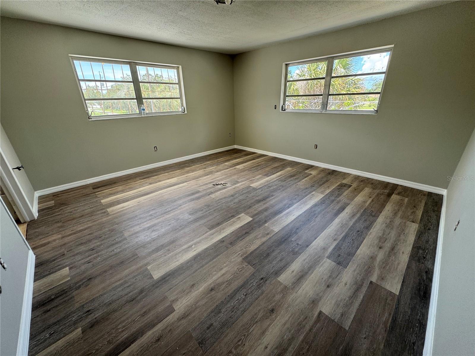 SIBLEYS CHARLOTTE HARBOR - Commercial Sale