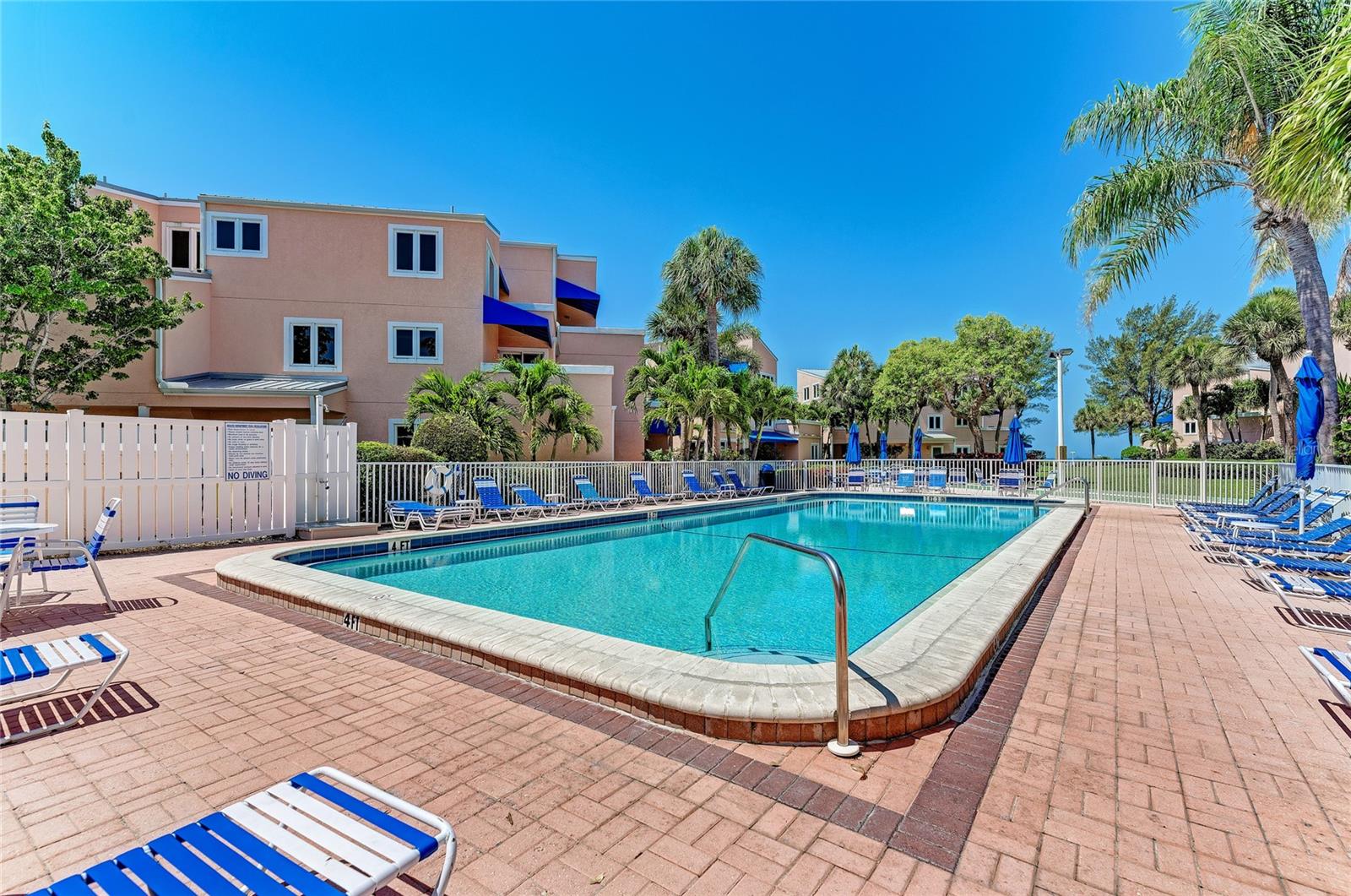 SAND CAY - Residential