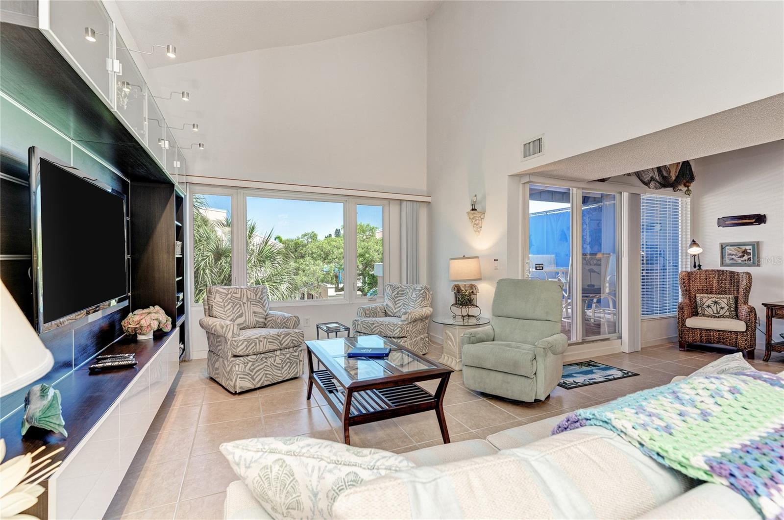SAND CAY - Residential