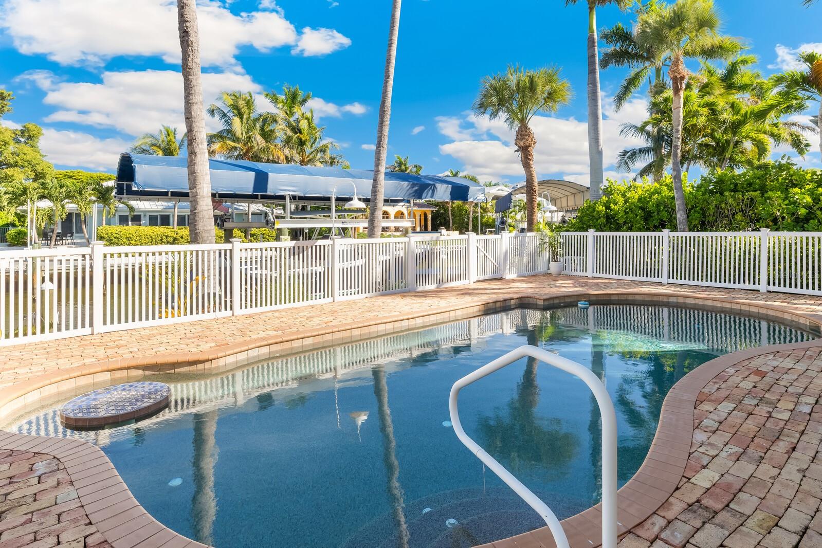 HARBOR DRIVE WATERWAYS - Residential