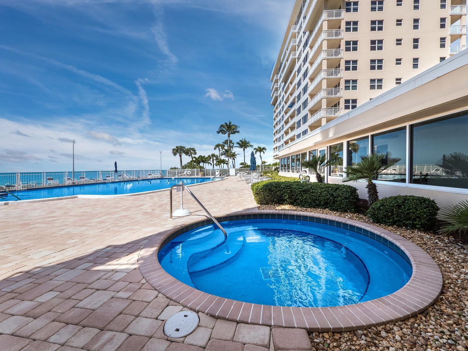 LONGBOAT KEY TOWERS - Residential