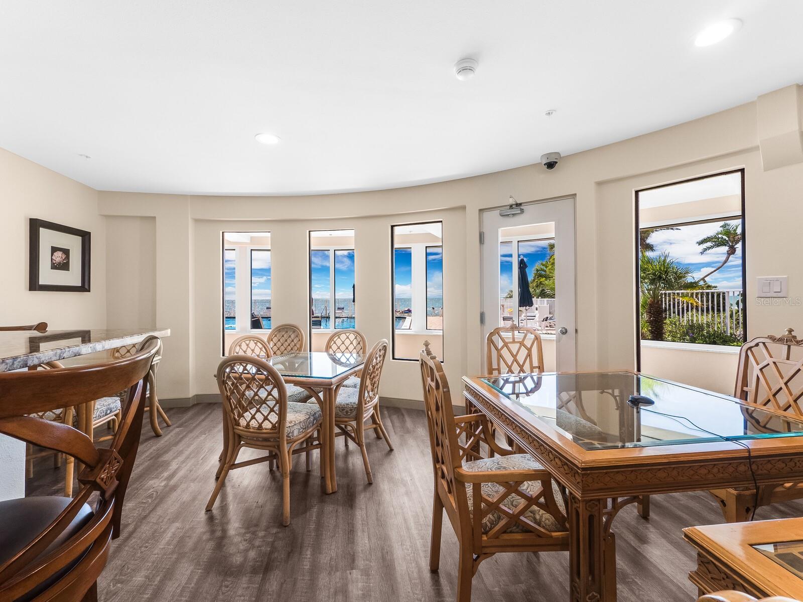 LONGBOAT KEY TOWERS - Residential