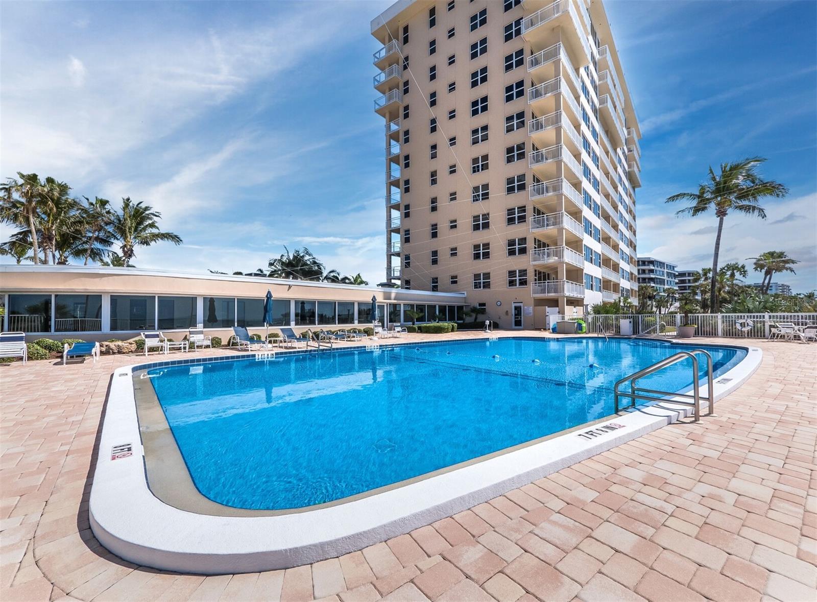 LONGBOAT KEY TOWERS - Residential