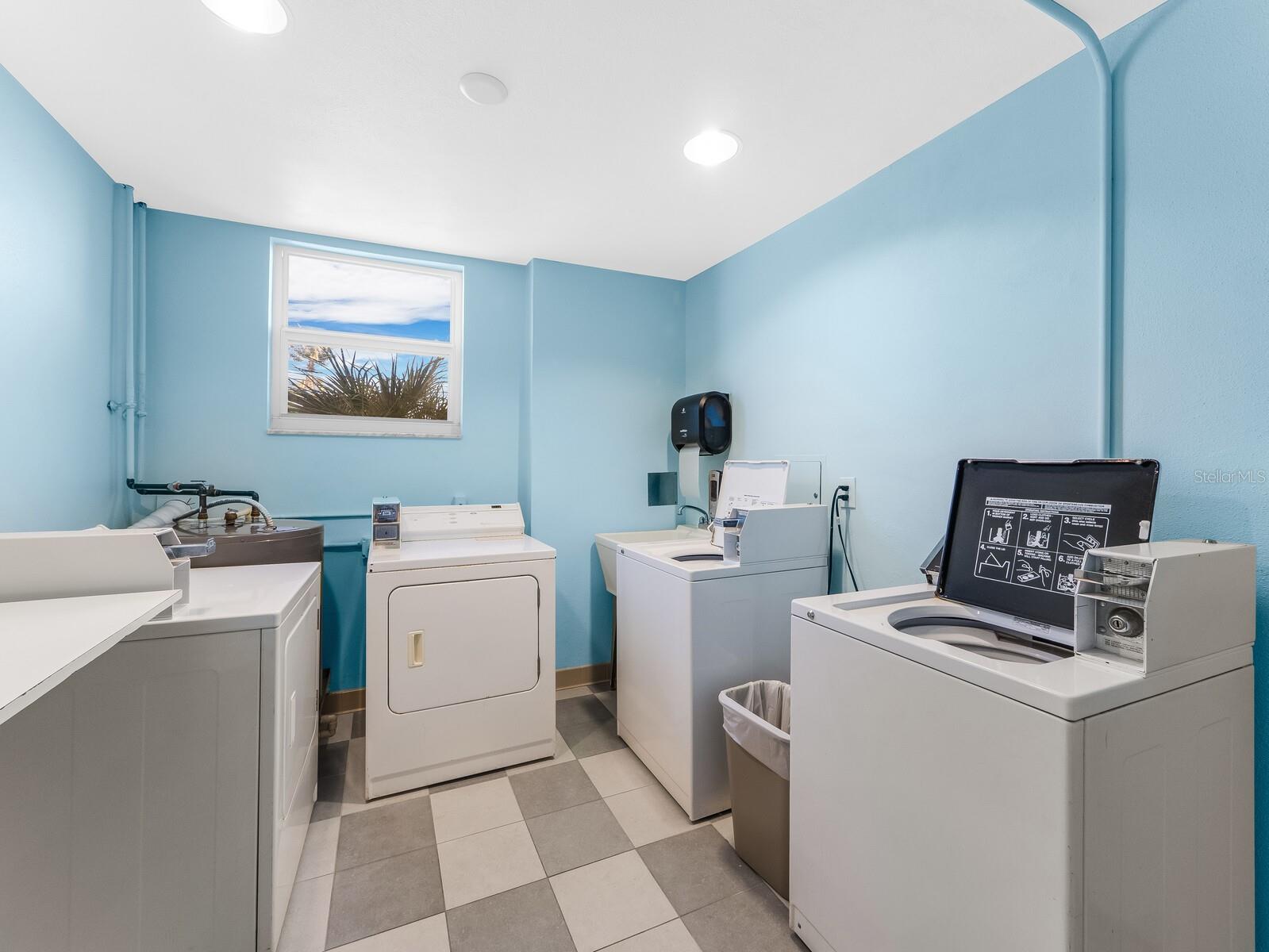 LONGBOAT KEY TOWERS - Residential