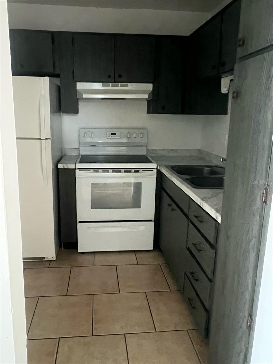 SUN-LIT SHORES SUB TRACT-B PT REP - Residential Lease
