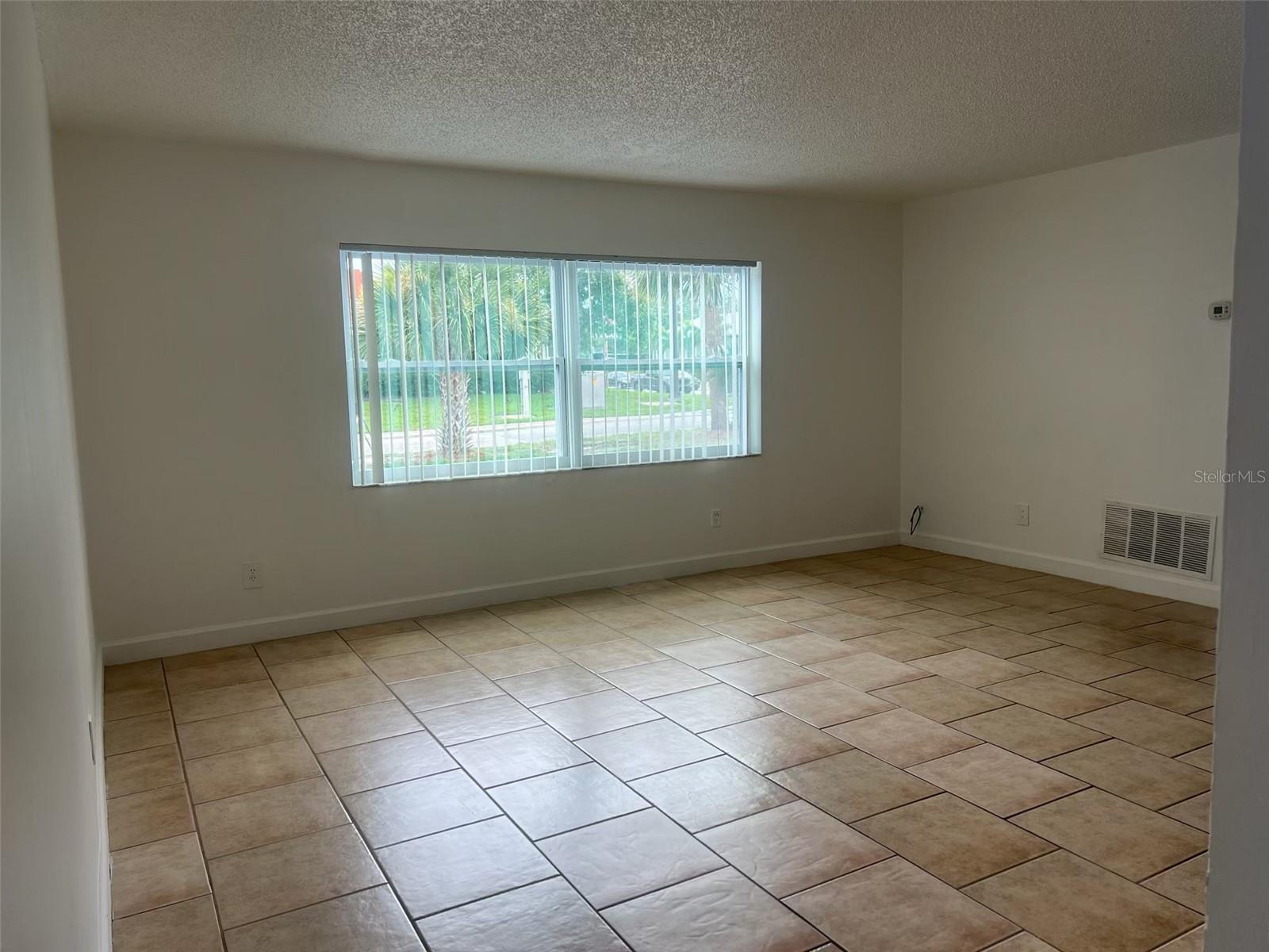 SUN-LIT SHORES SUB TRACT-B PT REP - Residential Lease