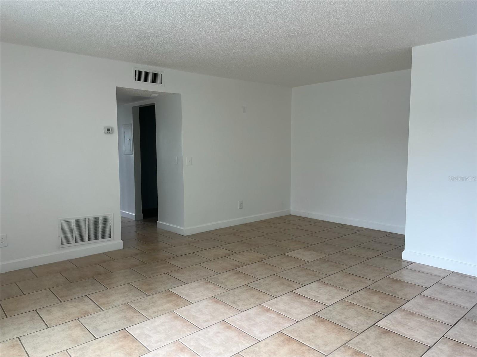 SUN-LIT SHORES SUB TRACT-B PT REP - Residential Lease