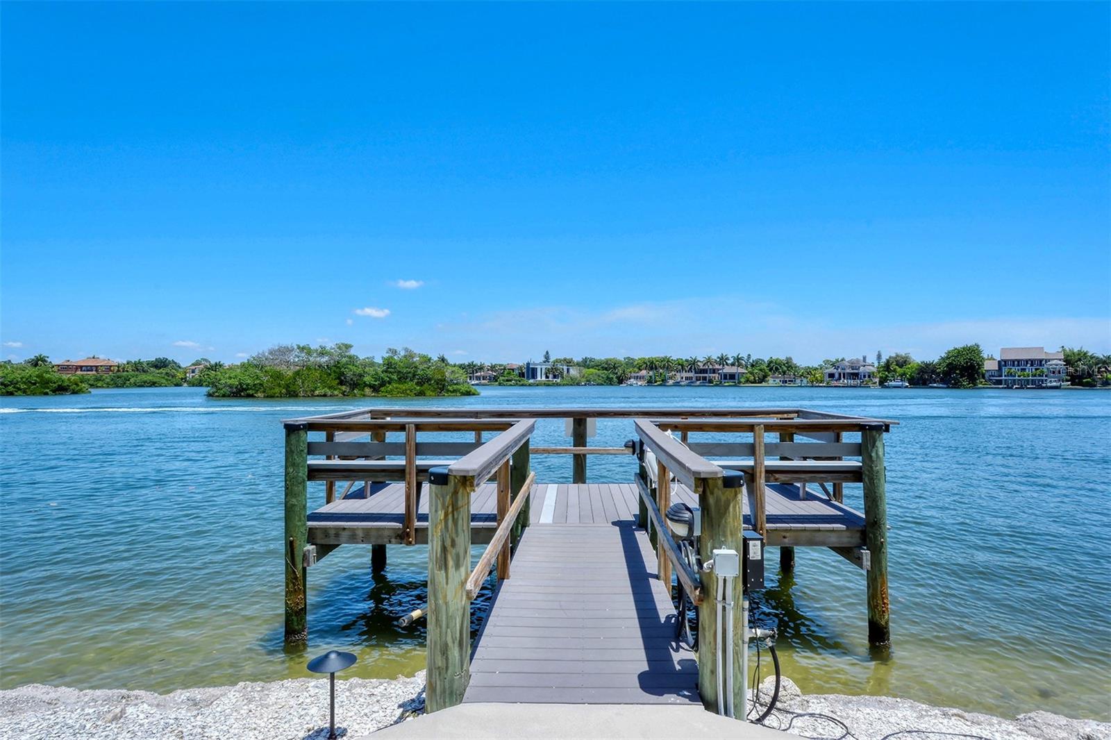 SIESTA HARBOR II - Residential