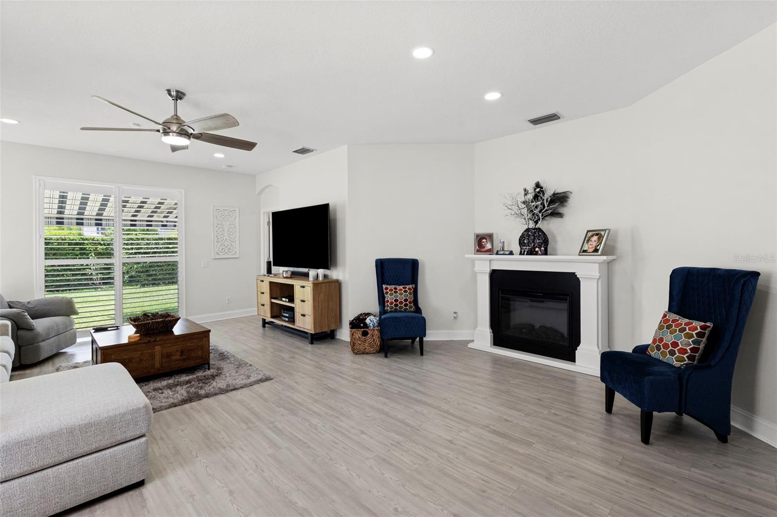 WESTMONT OAKS - Residential