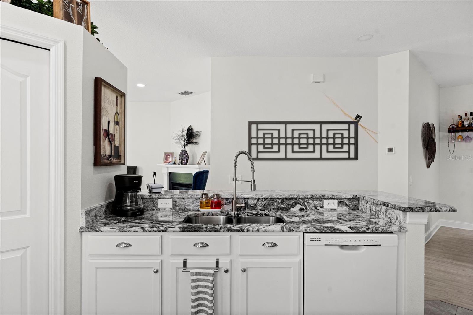 WESTMONT OAKS - Residential
