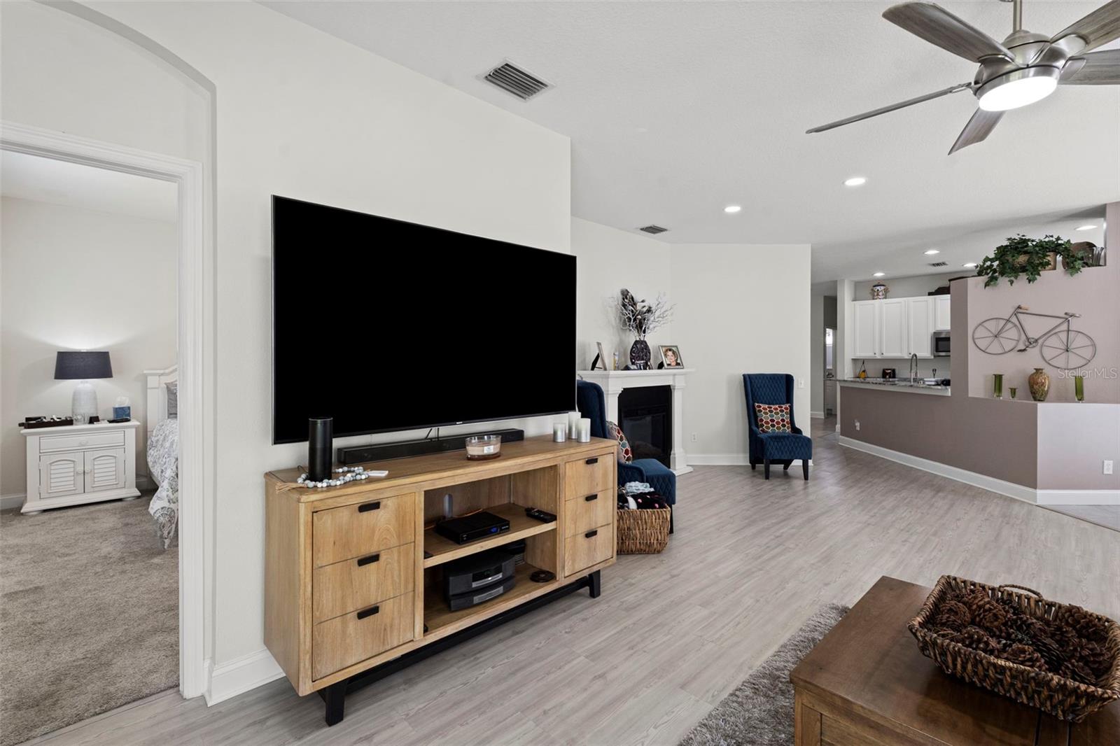 WESTMONT OAKS - Residential