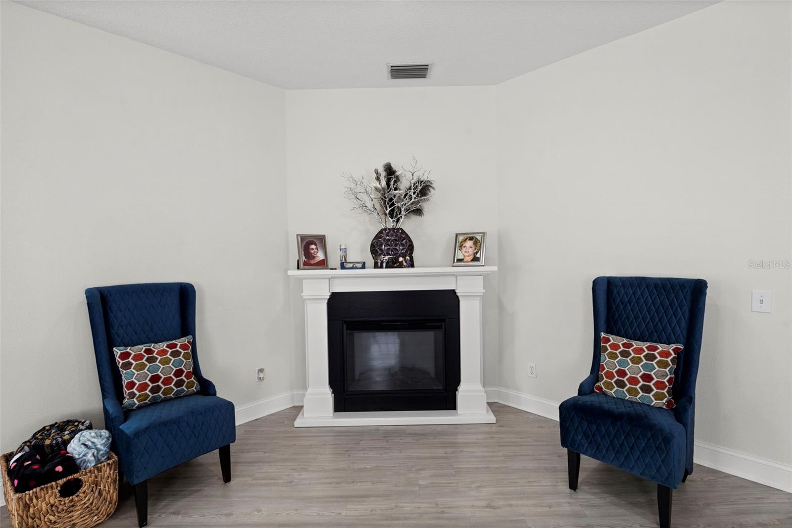 WESTMONT OAKS - Residential