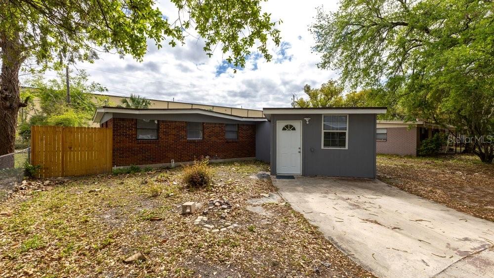 Some properties check a box. This one opens a door.
This 3-bed, 2-bath home in the heart of Winter Garden is more than a place to live. It's a wealth-building opportunity sitting in plain sight. The floor plan sets up beautifully for a duplex conversion: a 1/1 in the front and a 2/1 in the back. Live in one side and let your tenant cover the mortgage, or rent both and start building cash flow from day one.
At approximately 1,184 sq ft, the footprint is manageable, the concept is proven, and the location makes it work. You're minutes from historic downtown Winter Garden, major shopping corridors, top dining, and highway access. The kind of address that attracts reliable tenants and holds long-term value in one of Orange County's strongest markets.
House hacking, buy-and-hold, or straight investment play. However you run the numbers, this one makes sense.
ROOF is 2020, WATER HEATER 2021 and HVAC 2016