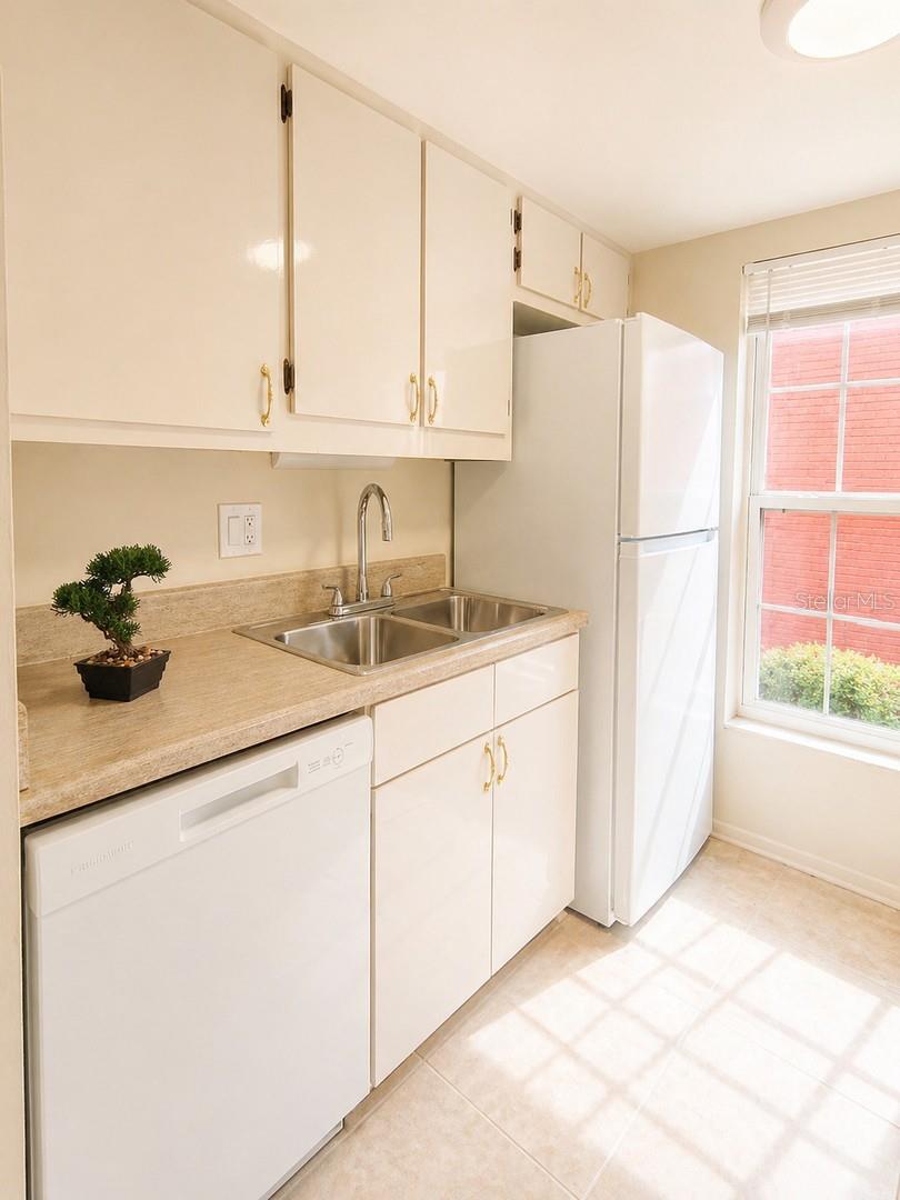 WILLIAMSBURG CONDO - Residential Lease