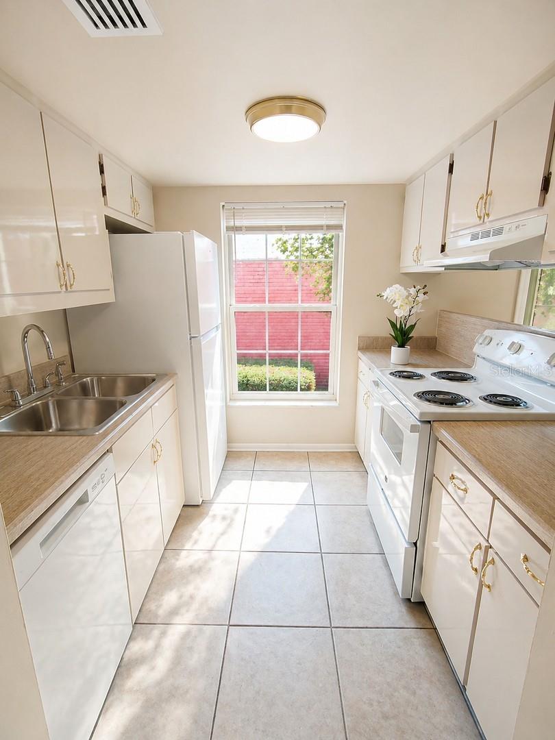 WILLIAMSBURG CONDO - Residential Lease