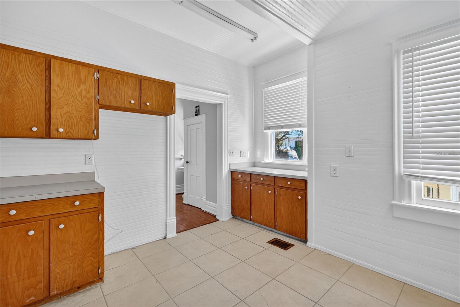 GROVELAND ANDERSONS SUB - Commercial Sale