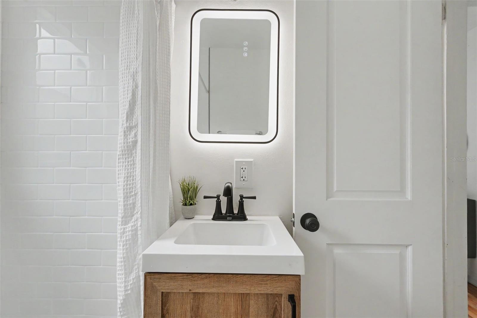 HAMNERS W E ALBIMAR - Residential