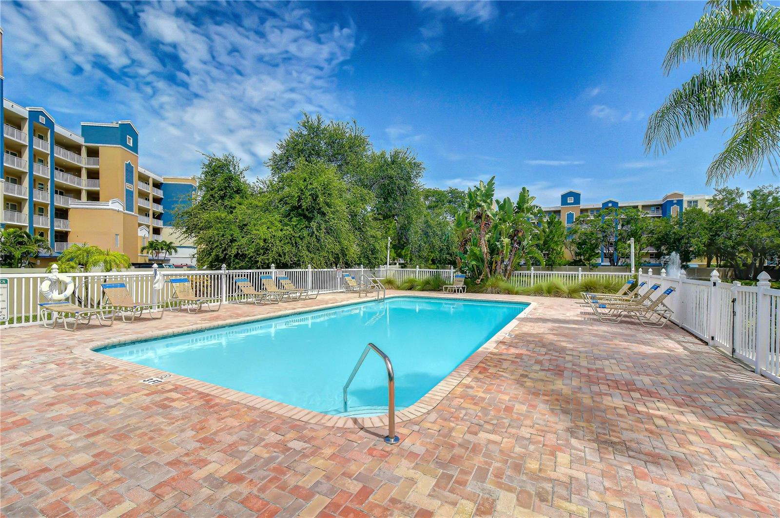 WILLOW GREENS - Residential