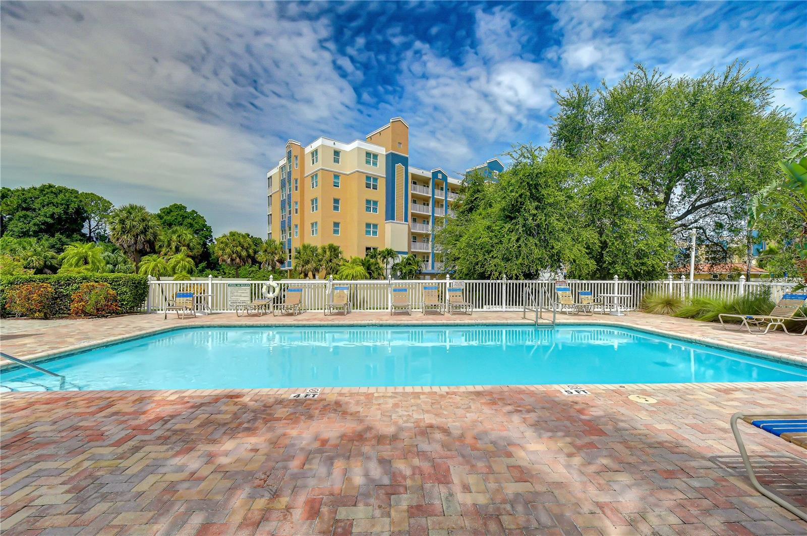 WILLOW GREENS - Residential