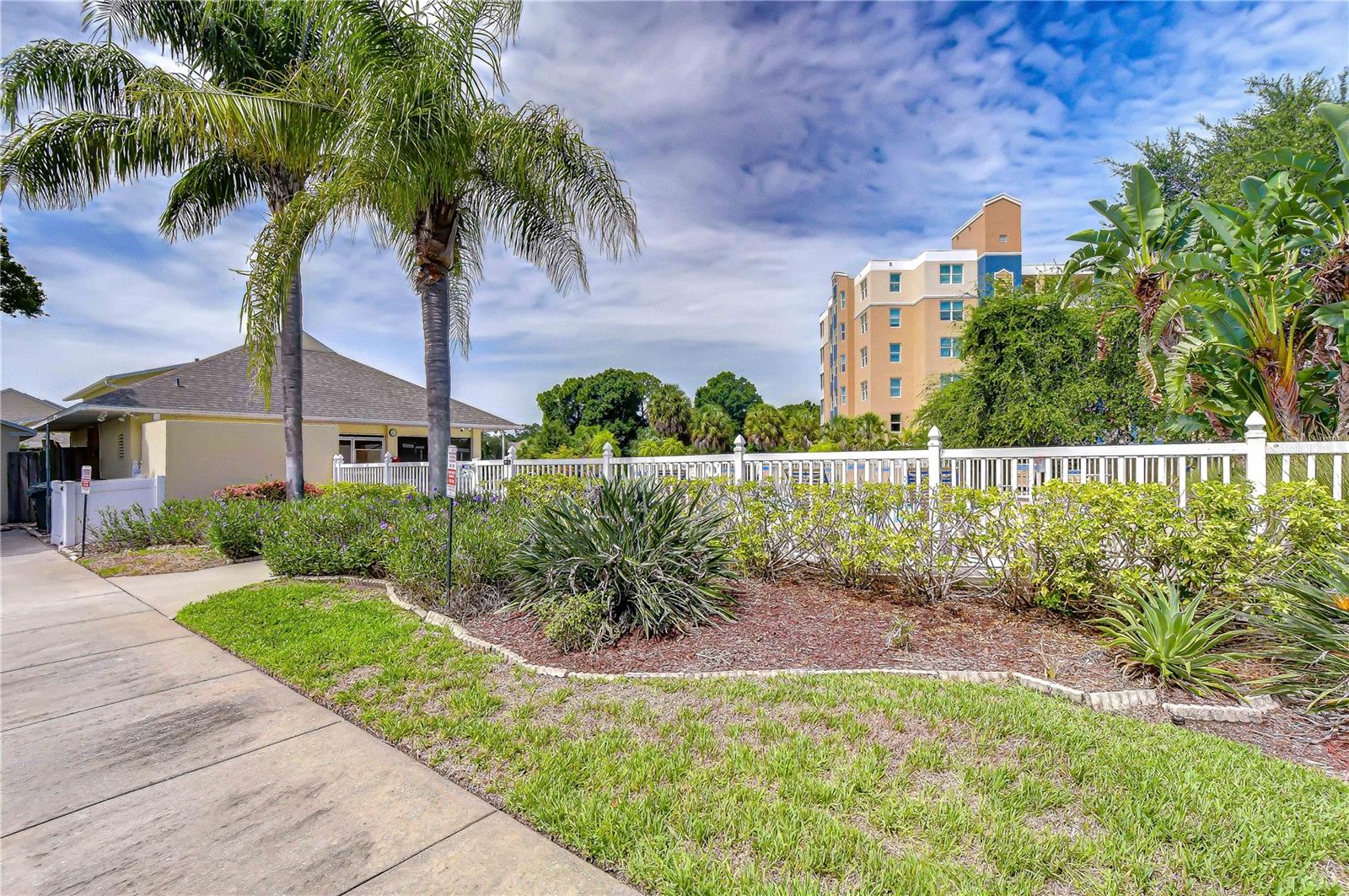 WILLOW GREENS - Residential