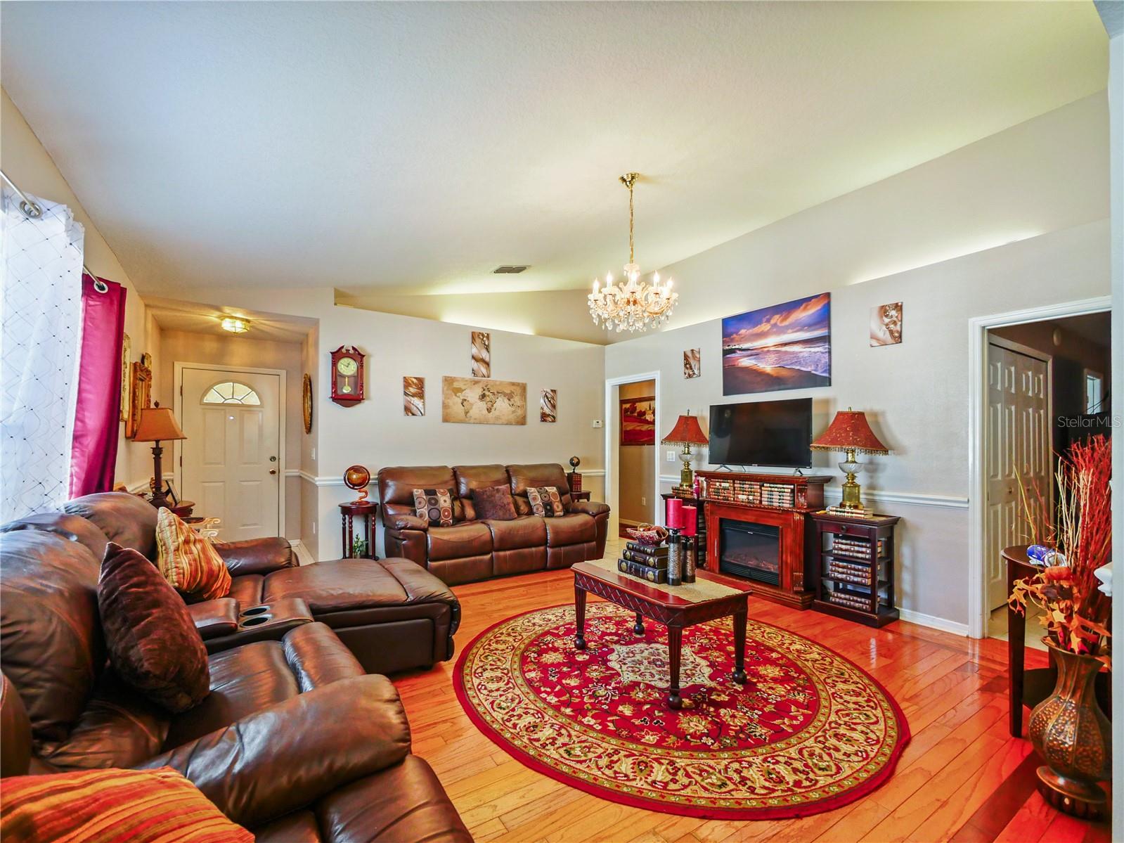 LA JOYA COVE - Residential