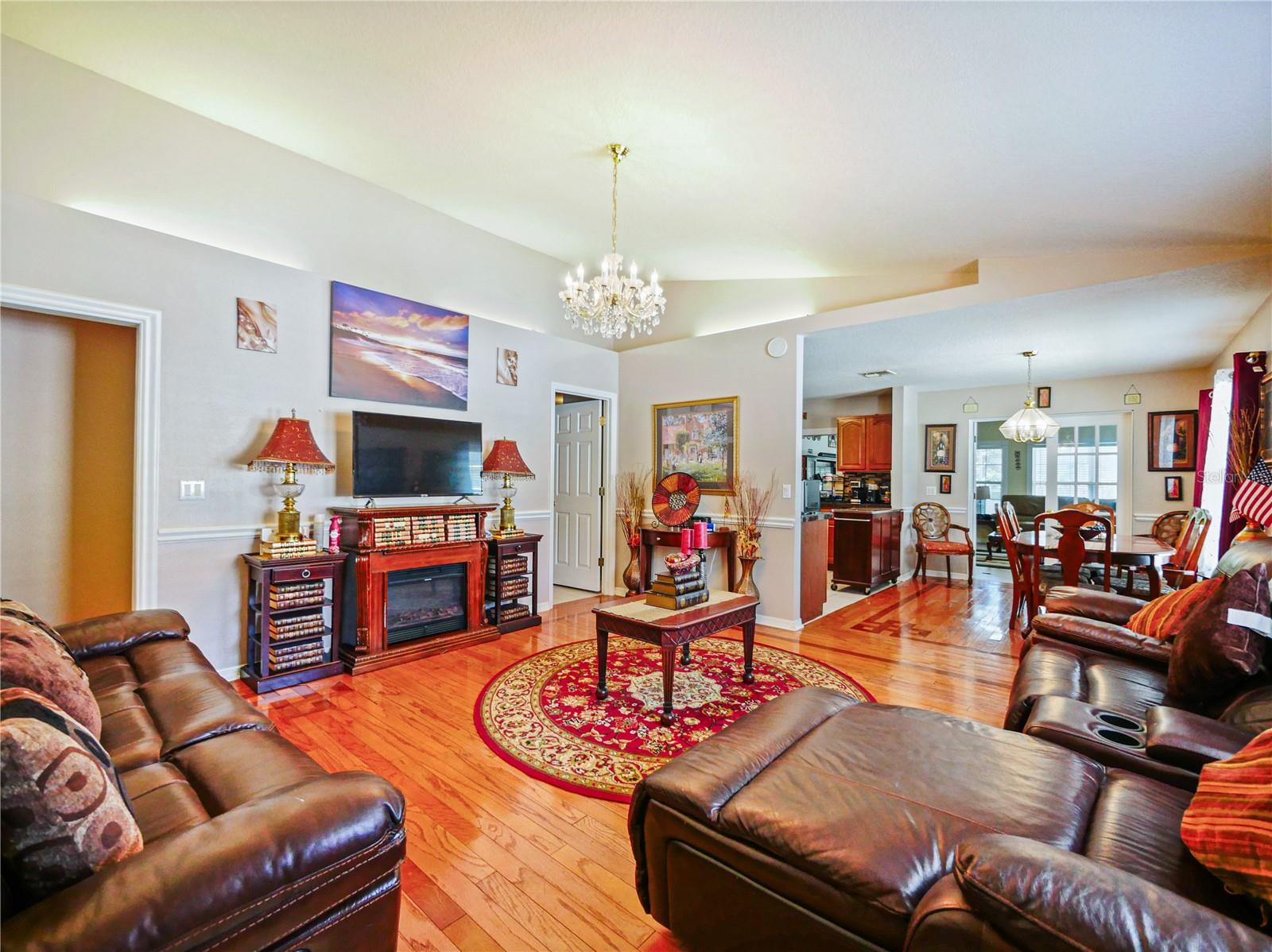 LA JOYA COVE - Residential
