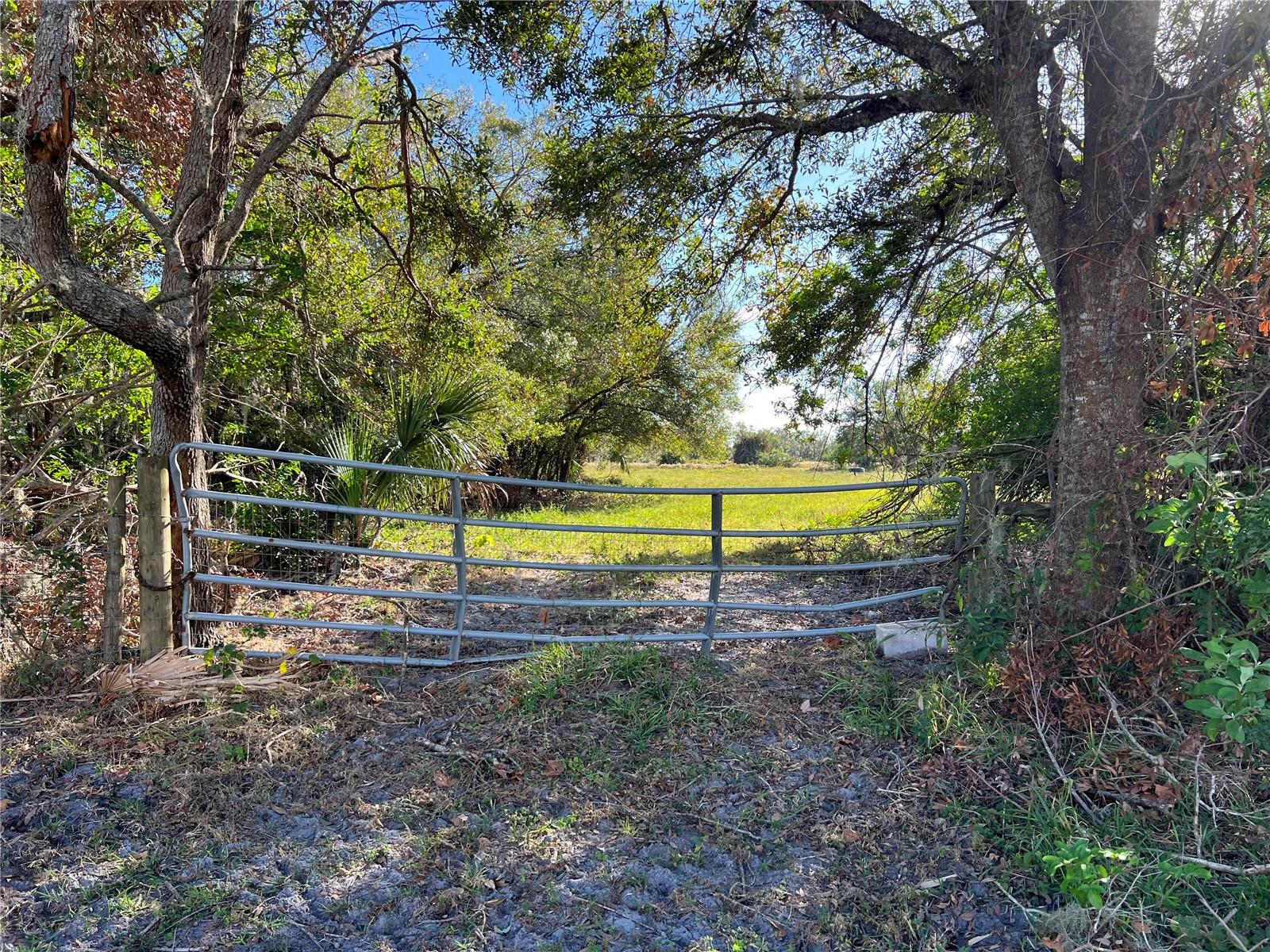 ACREAGE - Land
